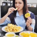 गुजरात के रंग में रंगी भाग्यश्री, उठाया फाफड़ा और जलेबी का लुत्फ
