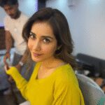 राशि खन्ना ने शेयर की बीटीएस तस्वीरें, बोलीं- ‘कहानियां बन रही हैं’