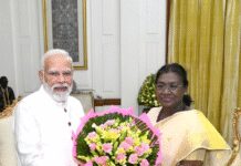 प्रधानमंत्री मोदी ने राष्ट्रपति द्रौपदी मुर्मू और उपराष्ट्रपति सीपी राधाकृष्णन से मुलाकात की, दीपावली की शुभकामनाएं दीं