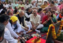 जम्मू-कश्मीर में भाजपा नेताओं ने खास तौर से मनाई दीपावली, पार्टी मुख्यालय में रखा गया समारोह