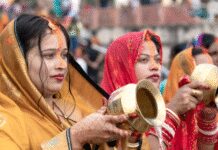 सूर्योपासना में डूबा बिहार, अस्ताचलगामी सूर्य को अर्घ्य देने के लिए तैयार छठ घाट 