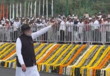 राष्ट्रीय एकता दिवस: परेड मार्ग पर पीएम मोदी का पैदल सफर, लोगों का किया अभिवादन